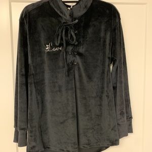 Entro Black front tie pull over NWT